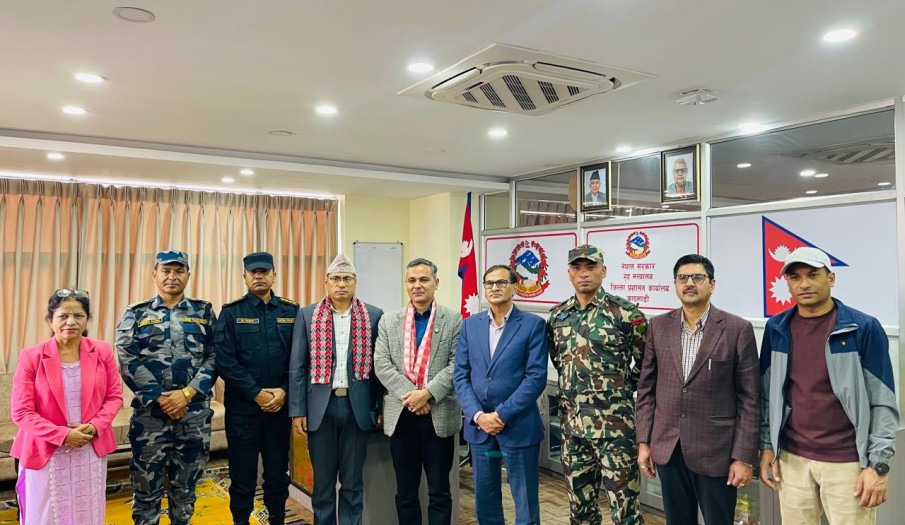 माननीय गृहमन्त्री र श्रीमान गृहसचिवज्यूसँग जिल्ला सुरक्षा समिति टीम