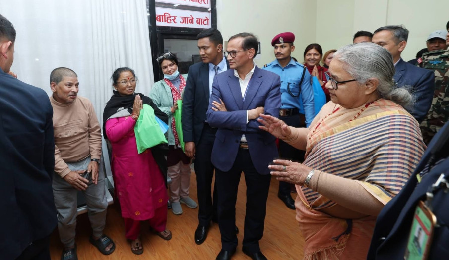 सम्माननीय प्रधानमन्त्रीज्यूबाट कार्यालयको निरीक्षण हुँदै